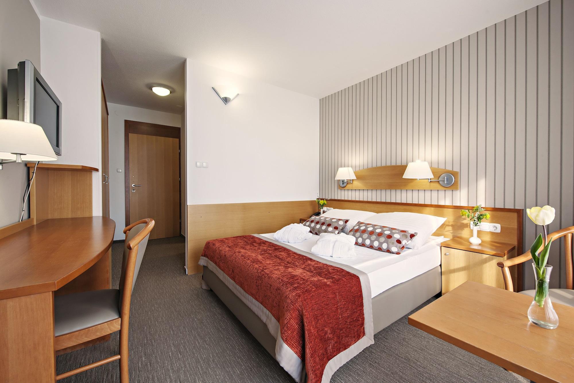Hotel Termal - Terme 3000 - Sava Hotels & Resorts Моравске-Топлице Екстериор снимка